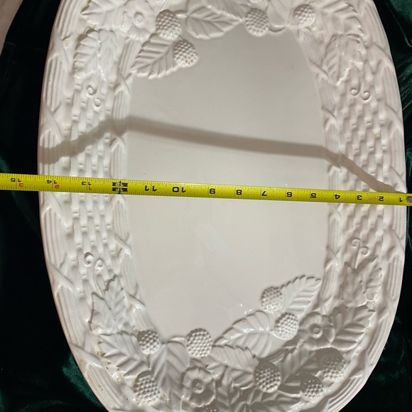 Large 20”x 14” White Stoneware Fruit Basket Serving Plater - Picture 5 of 16